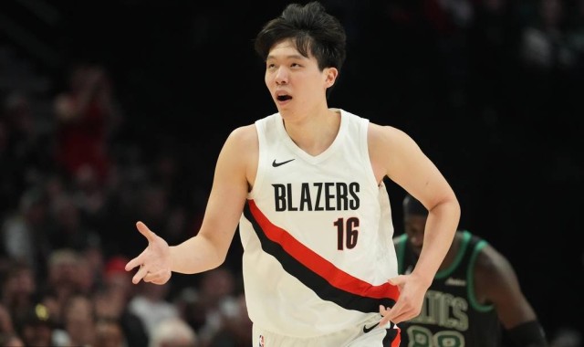 开拓者主帅：杨翰森未与球队同步 但整体表现积极正面