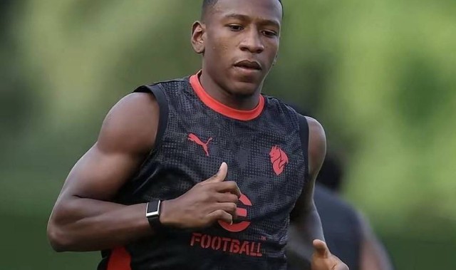 意甲媒体透露：米兰对阵罗马的比赛，俱乐部将祭出全新的锋线组合，恩昆库搭档奇克首发