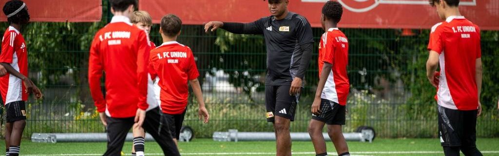 德甲球队柏林联合备战新赛季
        
    德甲球队柏林联合备战新赛季