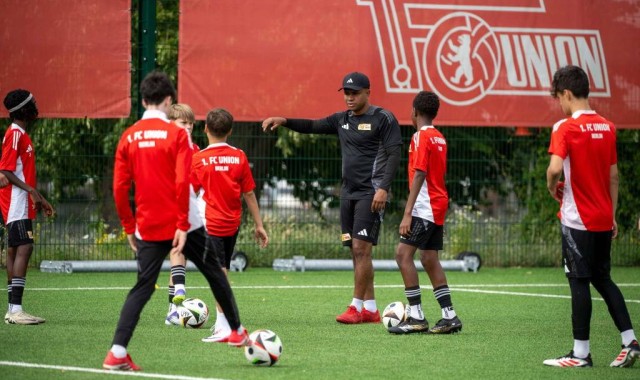 德甲球队柏林联合备战新赛季
        
    德甲球队柏林联合备战新赛季